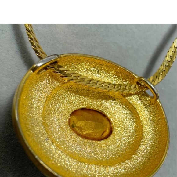 Givenchy Vintage Gold Necklace
$329 $450
Size: OS - Picture 8 of 12